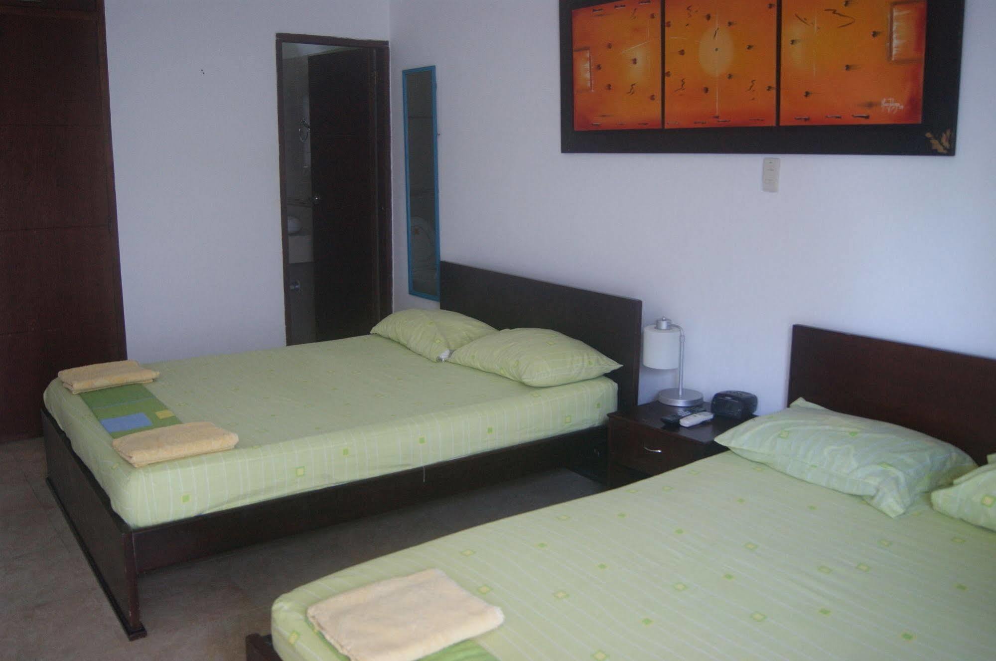 Hotel Portoalegre Ковеньяс Экстерьер фото