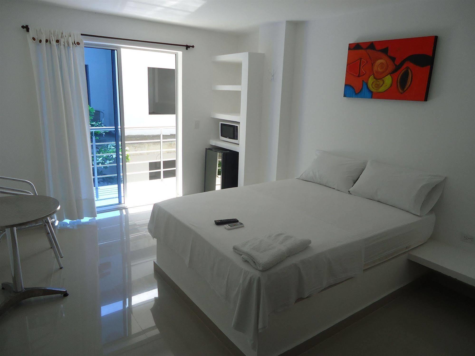 Hotel Portoalegre Ковеньяс Экстерьер фото