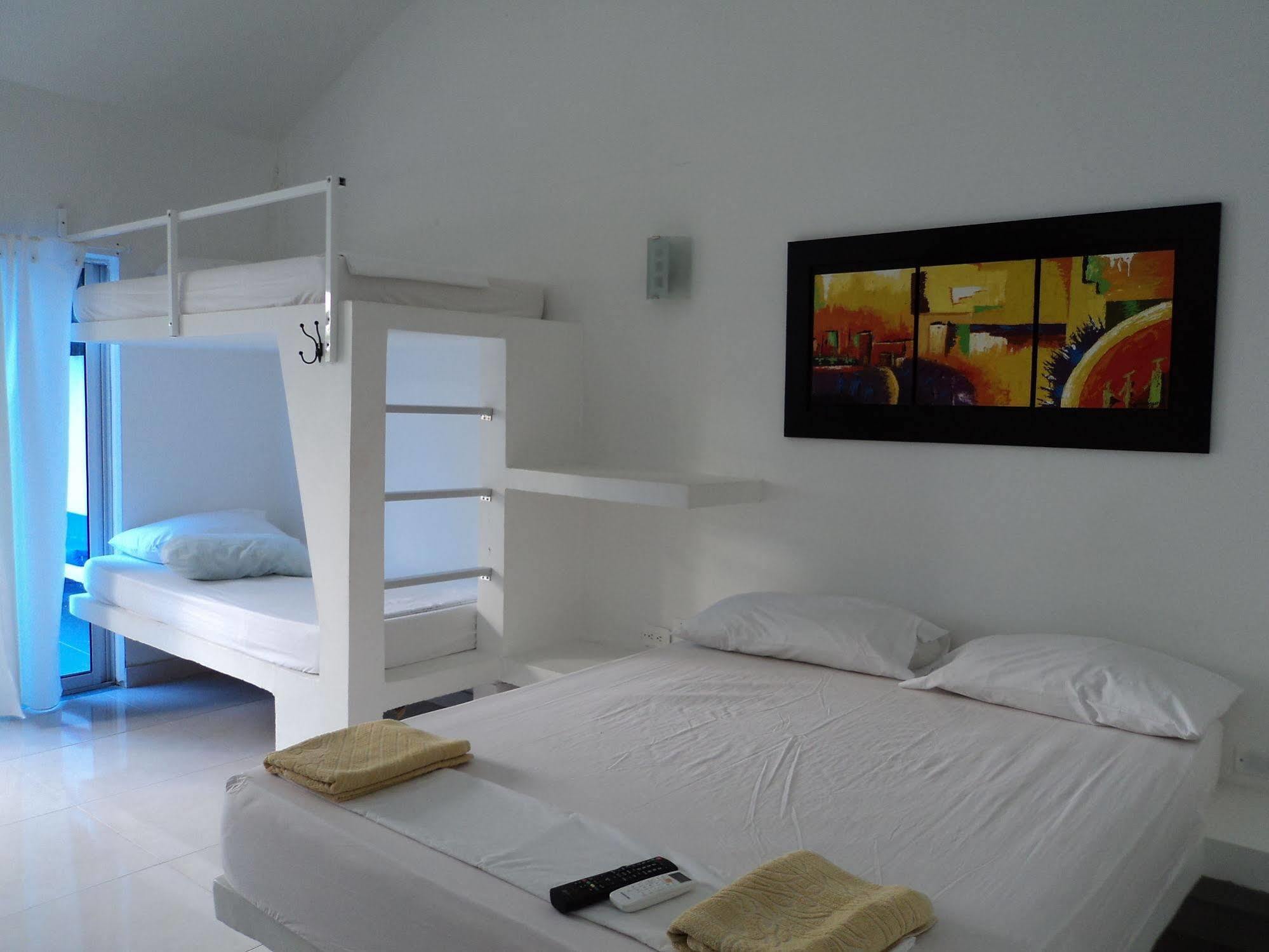 Hotel Portoalegre Ковеньяс Экстерьер фото
