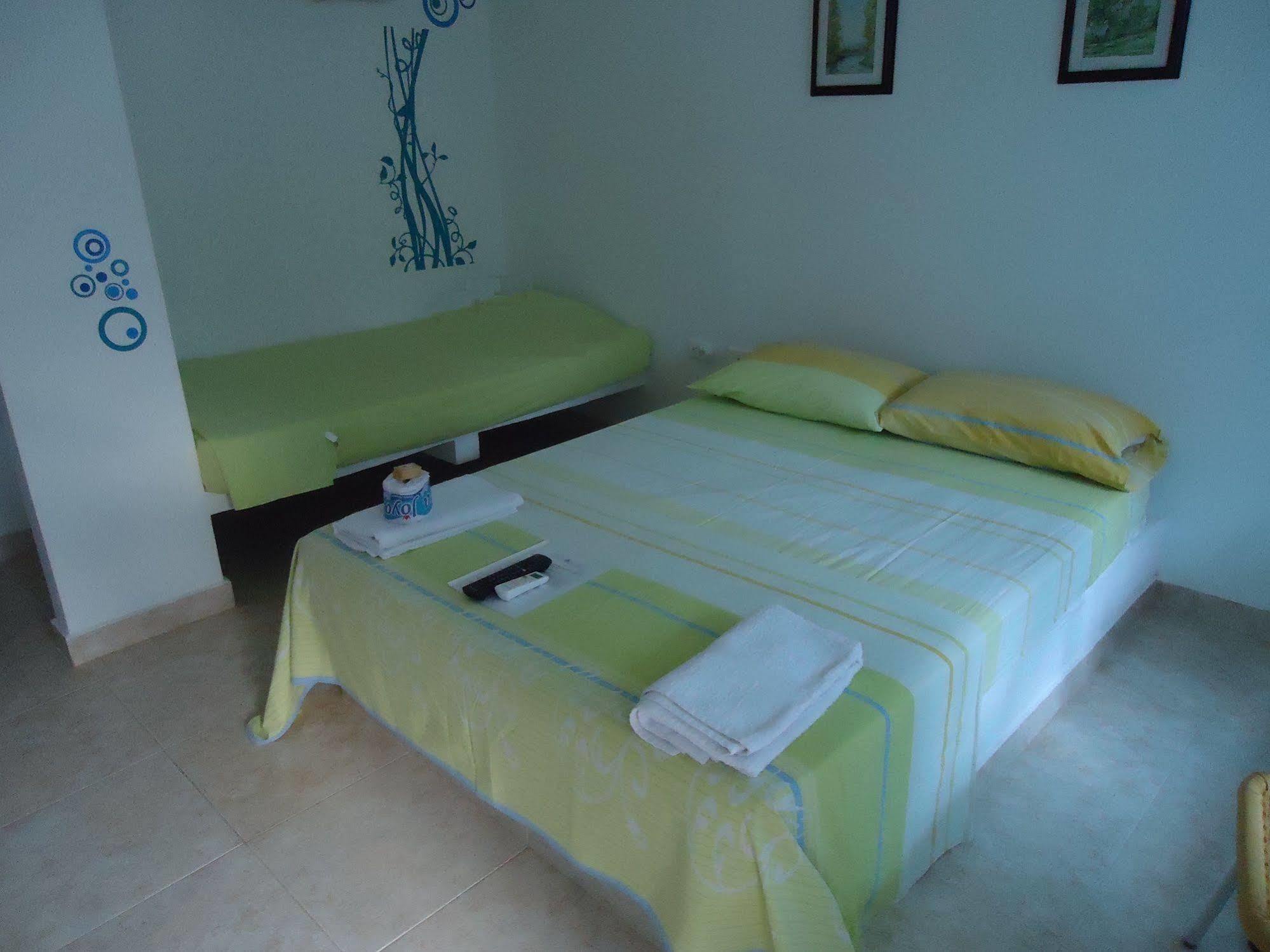 Hotel Portoalegre Ковеньяс Экстерьер фото