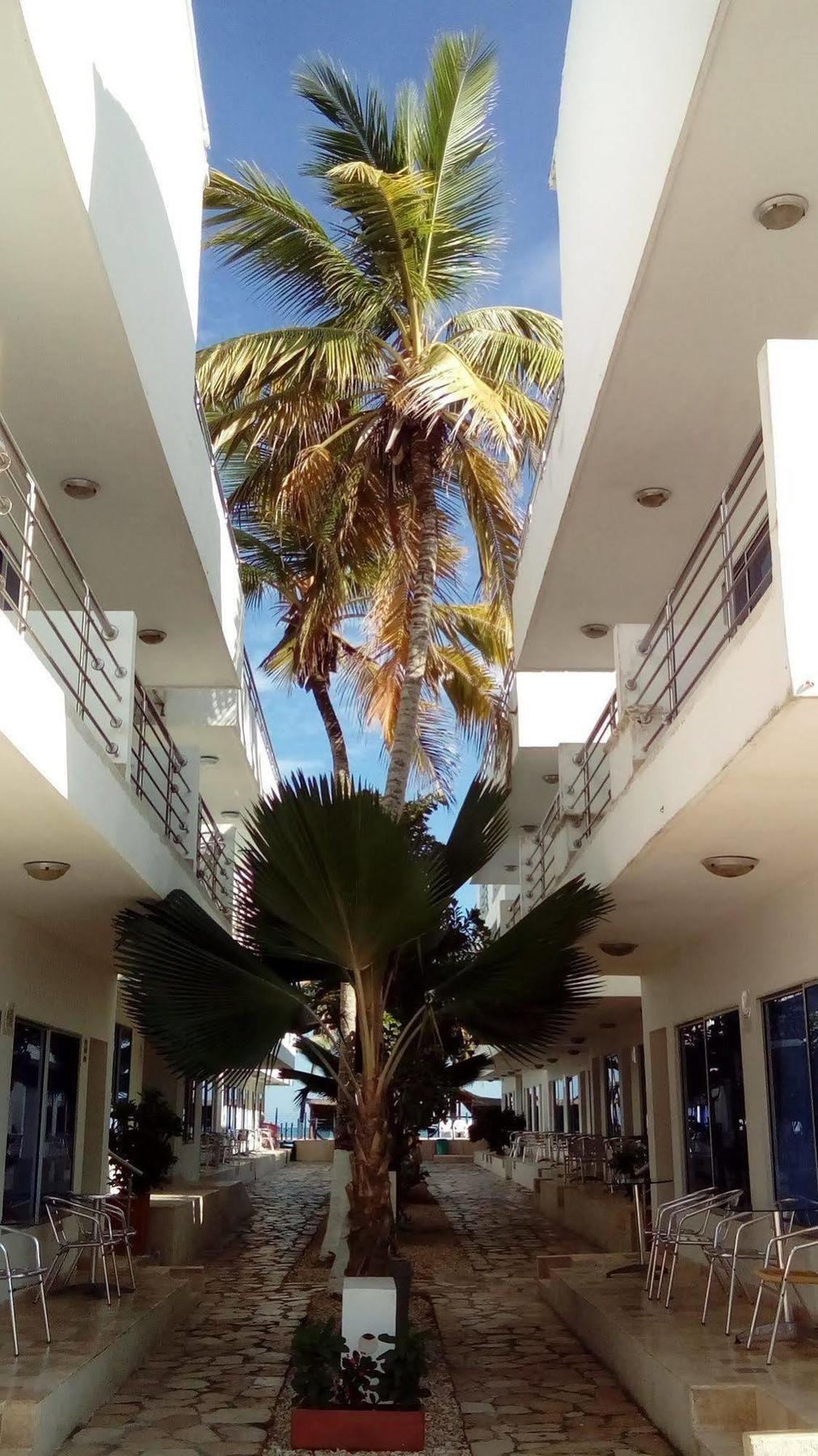 Hotel Portoalegre Ковеньяс Экстерьер фото